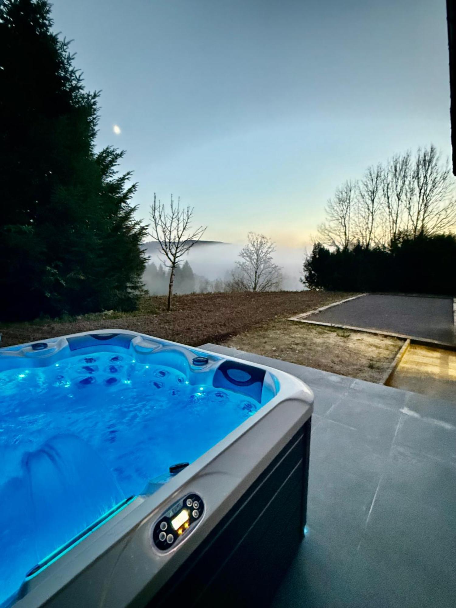 Chalet La Forgerie Piscine Jacuzzi Cinema Exteriör bild
